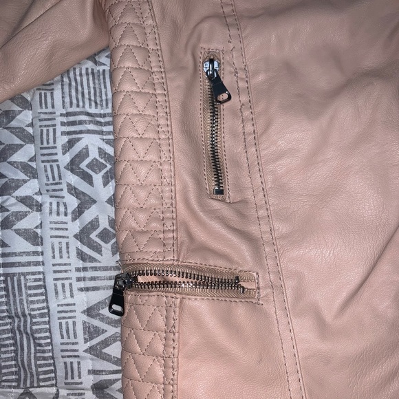 Blush pink leather jacket. - Picture 6 of 11